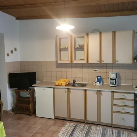 Fuer 2-4 Personen Im Og Apartment Ražanac