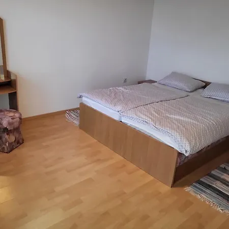 Fuer 2-4 Personen Im Og *